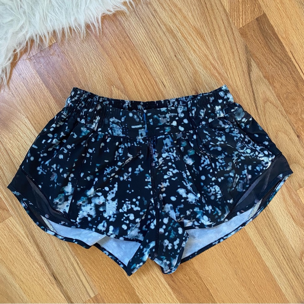 Lululemon Hotty Hot Short II Black Pixel Haze Multi EUC